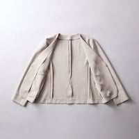 裏地はない1枚仕立てで軽やかに着られる
