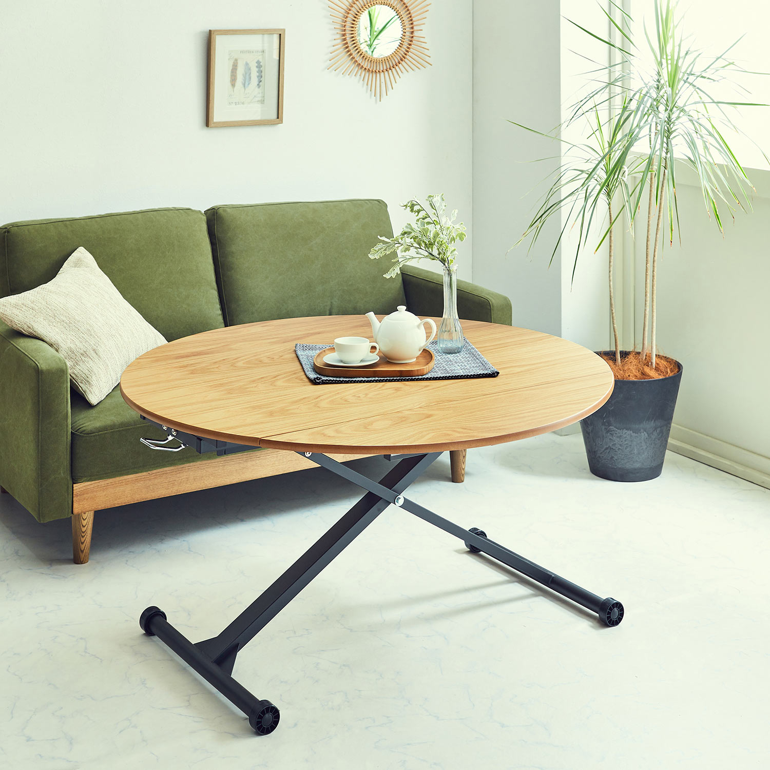 【ベルメゾン】バタフライ天板の円形の昇降式テーブル