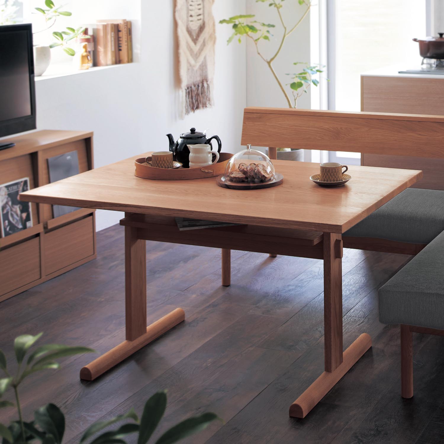 【エヌディースタイル/NDstyle.】オーク無垢材を贅沢に使用した北欧モダンなダイニングテーブル画像