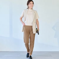 モデル身長168cm／M・股下66cm　※写真は撮影用のため、股下+6cmになります。ベージュ着用