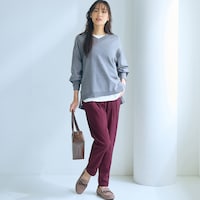 モデル身長170cm／M・股下66cm※写真は撮影用のため股下+6cm。ディープバーガンディ着用