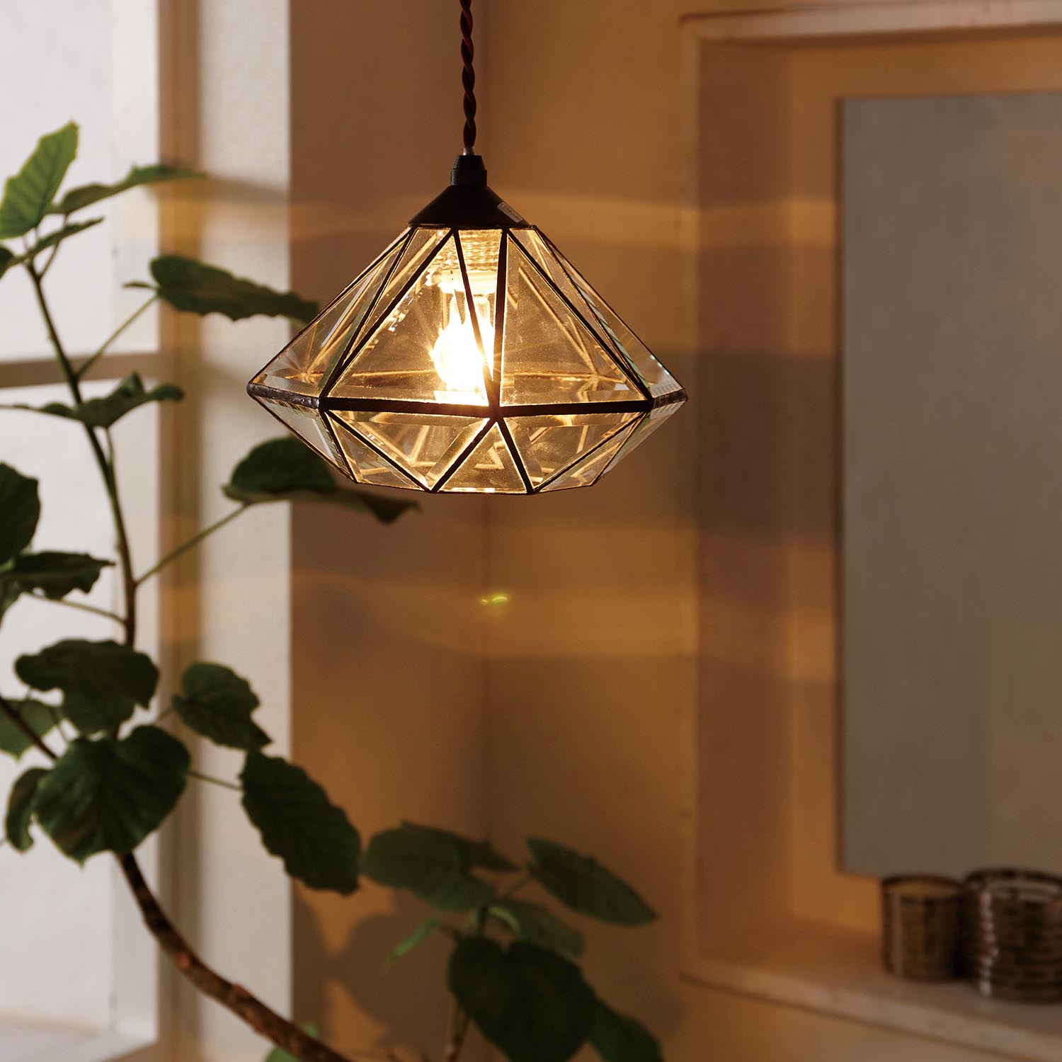 【インターフォルム/INTERFORM】宝石のようなガラスペンダントライト