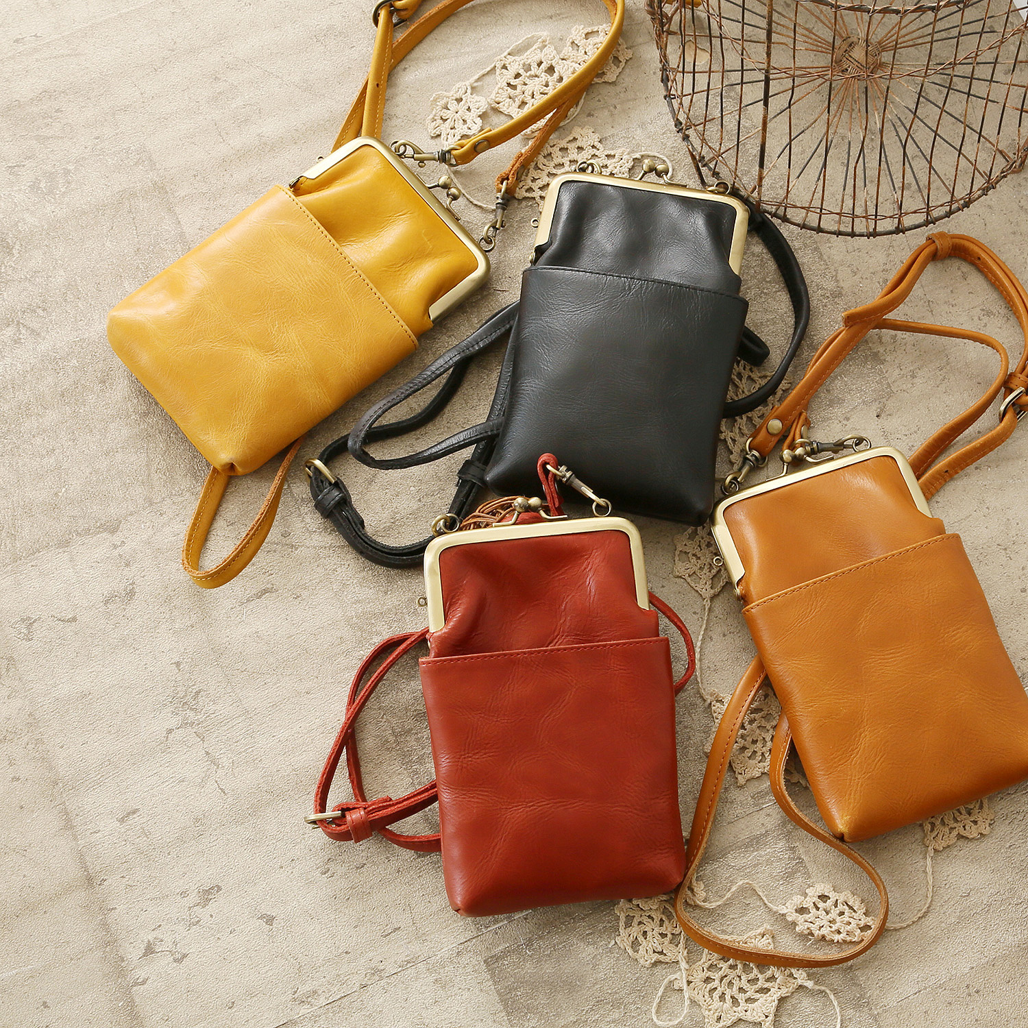 小物の持ち運びに 牛革がま口ポシェット フェス Fes 通販のベルメゾンネット 小物の持ち運びに 牛革がま口ポシェット フェス Fes 通販のベルメゾンネット