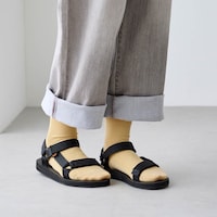 クリームイエロー
