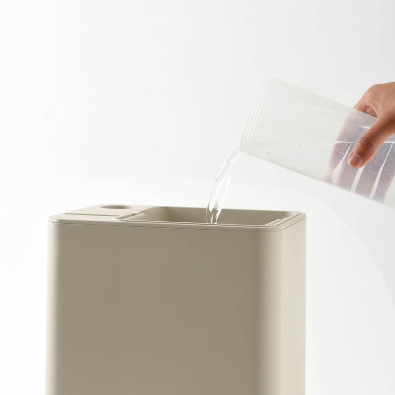 フタを開けて本体の上から直接給水