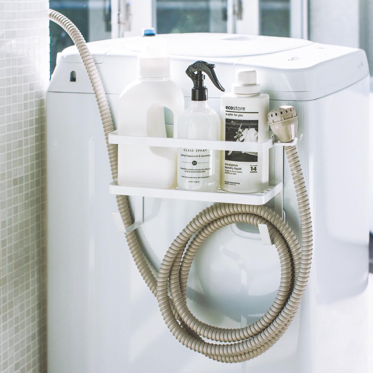 【タワー/tower】マグネットで取り付けられるホースホルダー付き洗濯機横ラック 【タワー/tower】マグネットで取り付けられるホースホルダー付き洗濯機横ラック