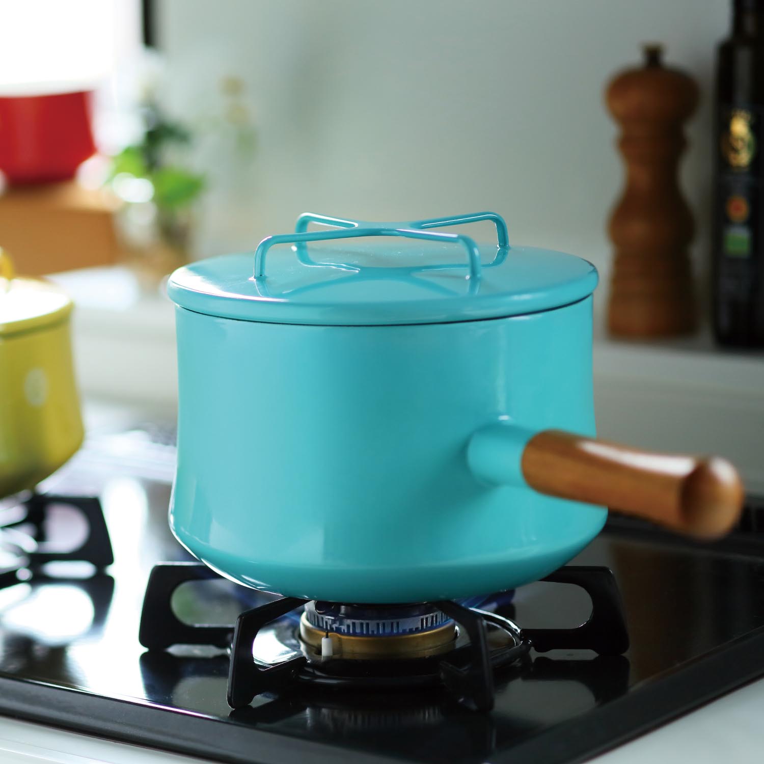 北欧デザインの木の持ち手がついたih対応片手鍋 18cm ダンスク Dansk 通販のベルメゾンネット 北欧デザインの木の持ち手がついたih対応片手鍋 18cm ダンスク Dansk 通販のベルメゾンネット