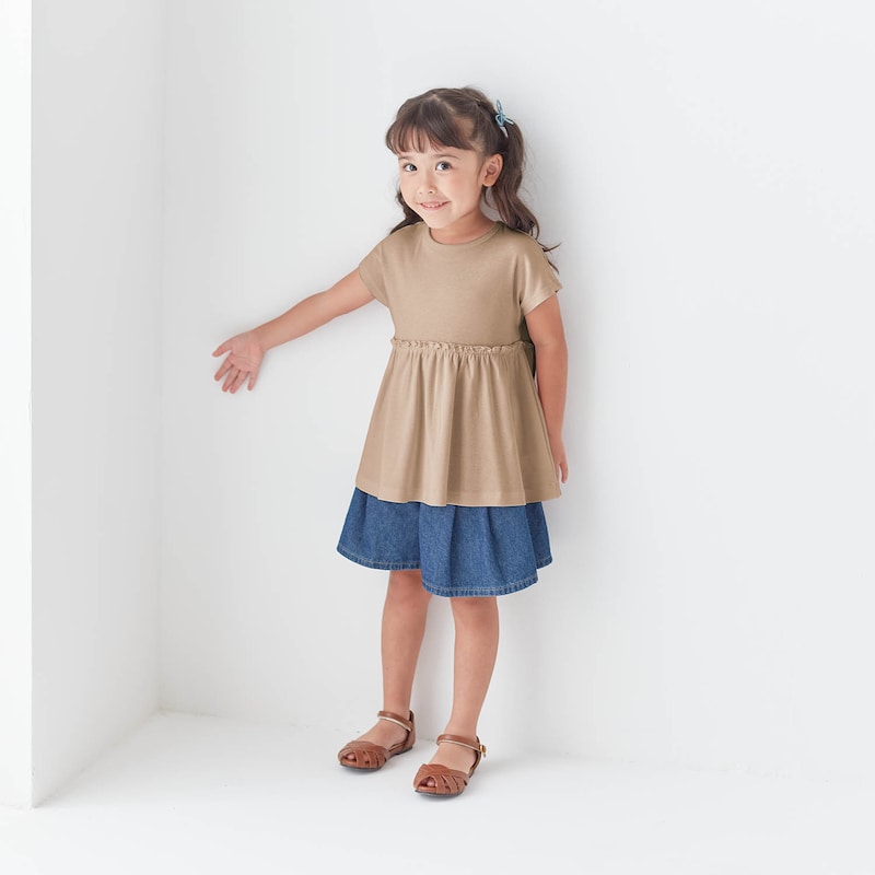 ベージュ／モデル身長105.5cm・110サイズ着用