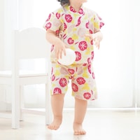 オフホワイト朝顔／モデル身長84cm・80サイズ着用・体重11.7kkg