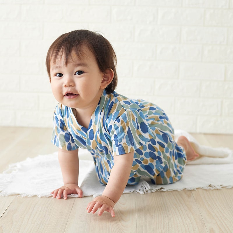 モデル身長77㎝・80サイズ着用・体重10.5㎏