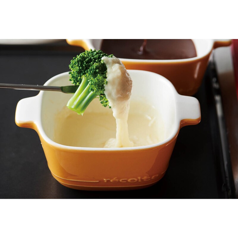 ゆでた野菜やフルーツなどをフォンデュ串などに刺し、ソースにからめてお召し上がりください