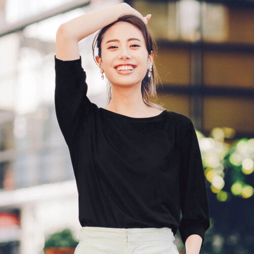 きれいな黒が続くブラックタックスリーブカットソー ＜M～Lのみ＞