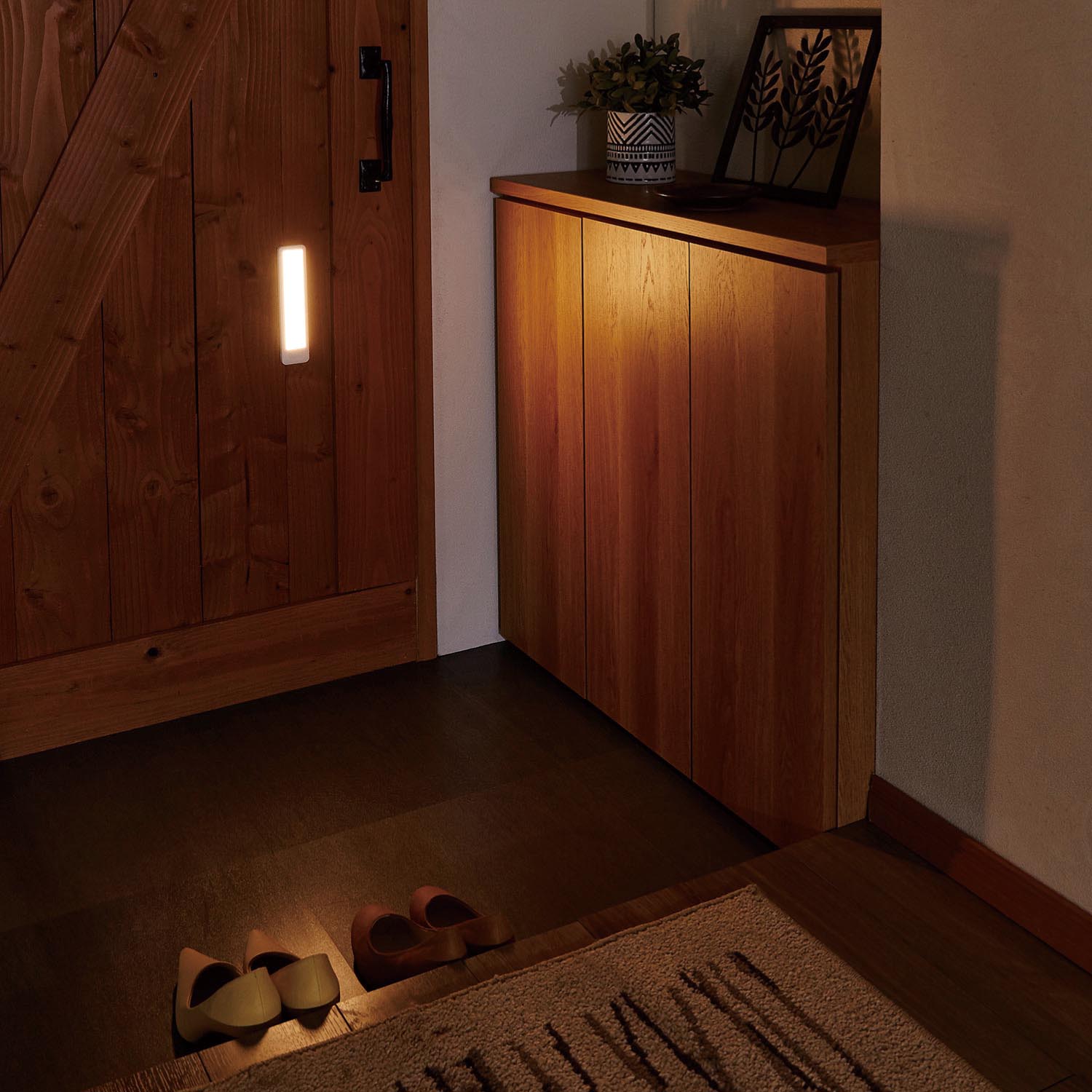 【ベルメゾン】どこでもひっかけ!充電式薄型人感センサーライト