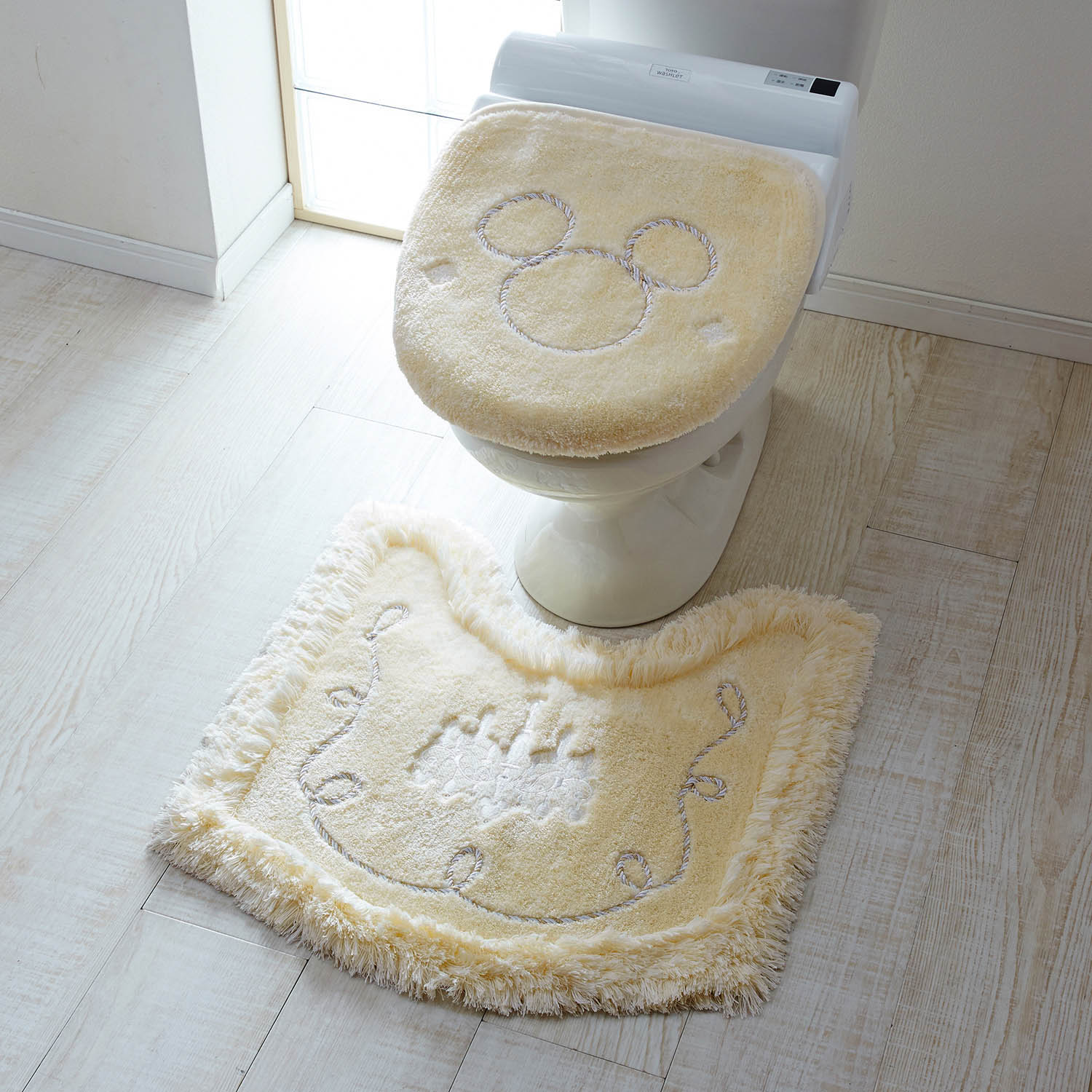 トイレマットセット ディズニー マット フタカバー セットミッキーモチーフ マルチ系 標準マット Ouフタセット 最大86 Offクーポン トイレマットセット ディズニー マット フタカバー セットミッキーモチーフ マルチ系 標準マット Ouフタセット 最大86 Offクーポン