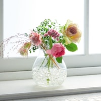 上部が空いている瓶ならお好みのものに入れて飾っても。造花を差してインテリアにするのもおすすめ