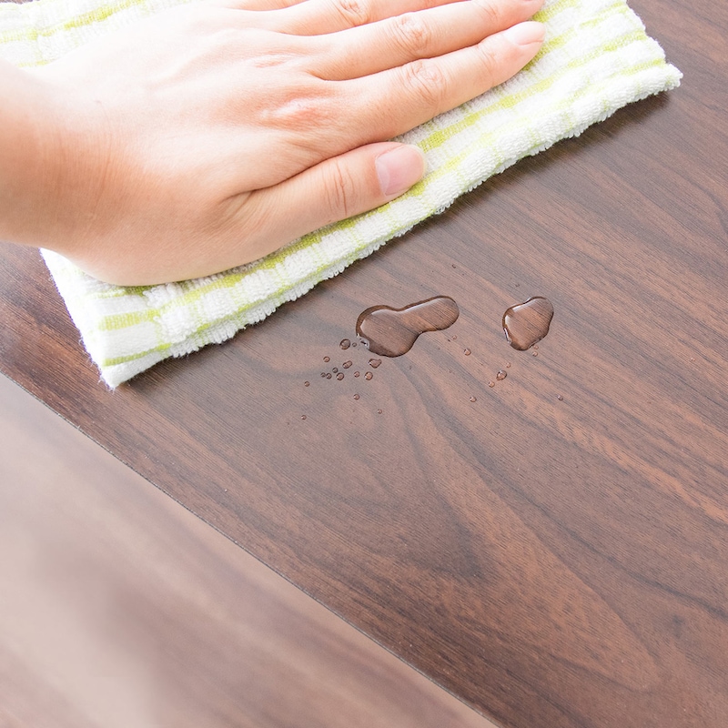 水にぬれてもサッと拭けばきれいになる塩化ビニル貼りの仕様です