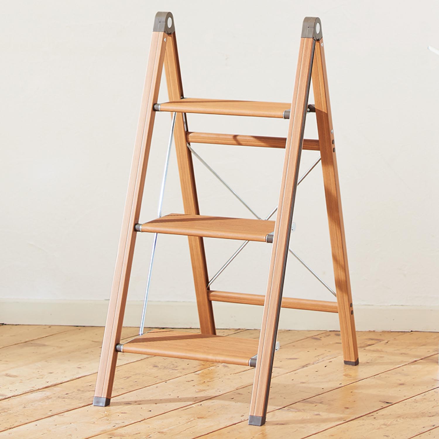 【ベルメゾン】踏み板が広い木目調ステップスツール 【ベルメゾン】踏み板が広い木目調ステップスツール