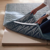 オフシーズンには春夏用のキルトラグを付ければ、アンダーラグとして年中使えます。