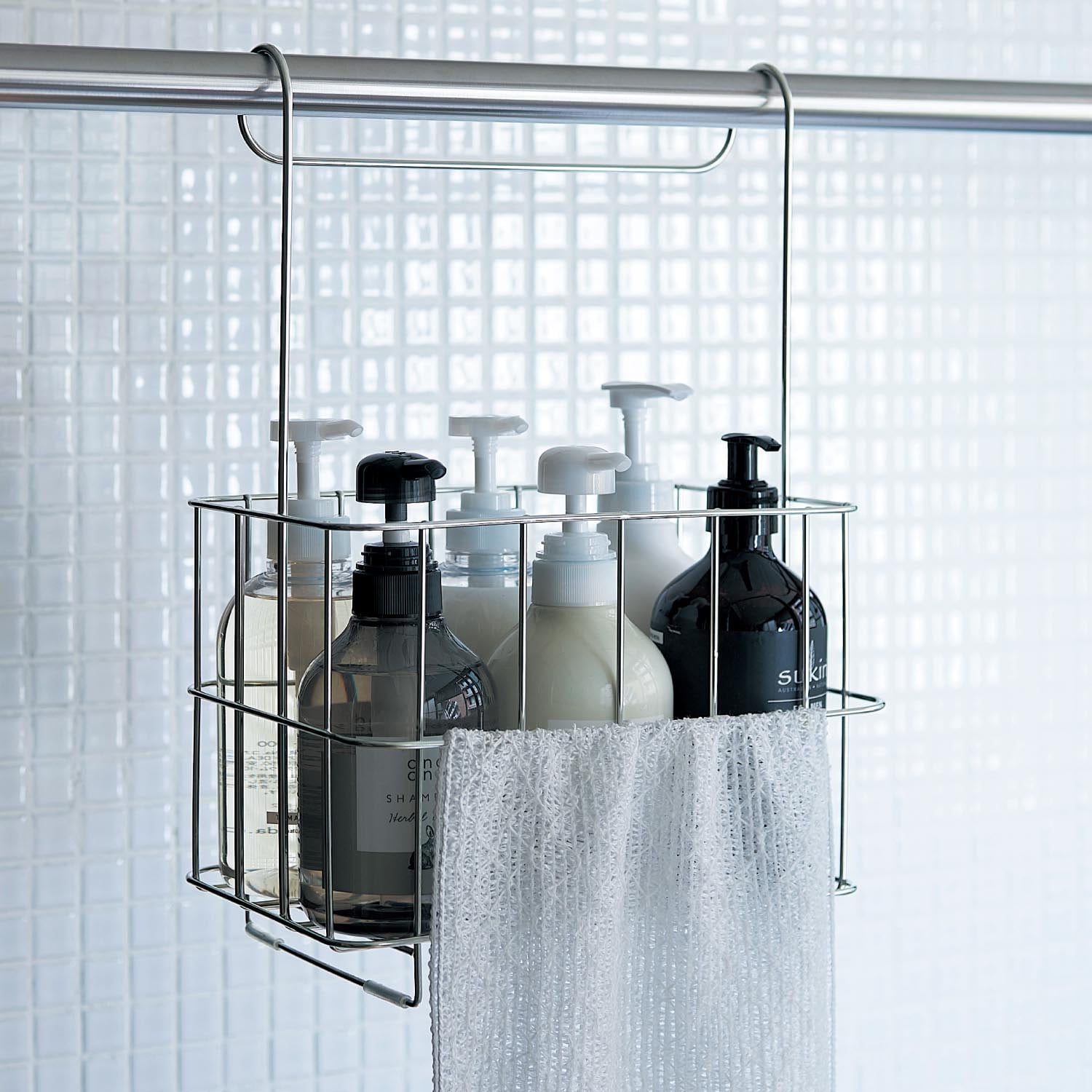 【クスクスワークス/kusu kusu works】浴室乾燥のバーに掛けられるバス・シャンプーラック画像