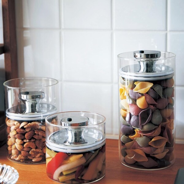 【ベルメゾン】中身にあわせて空気を抜けるスリムな保存容器