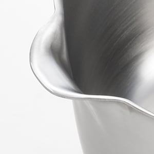 特徴的な口形状で液だれしにくい。