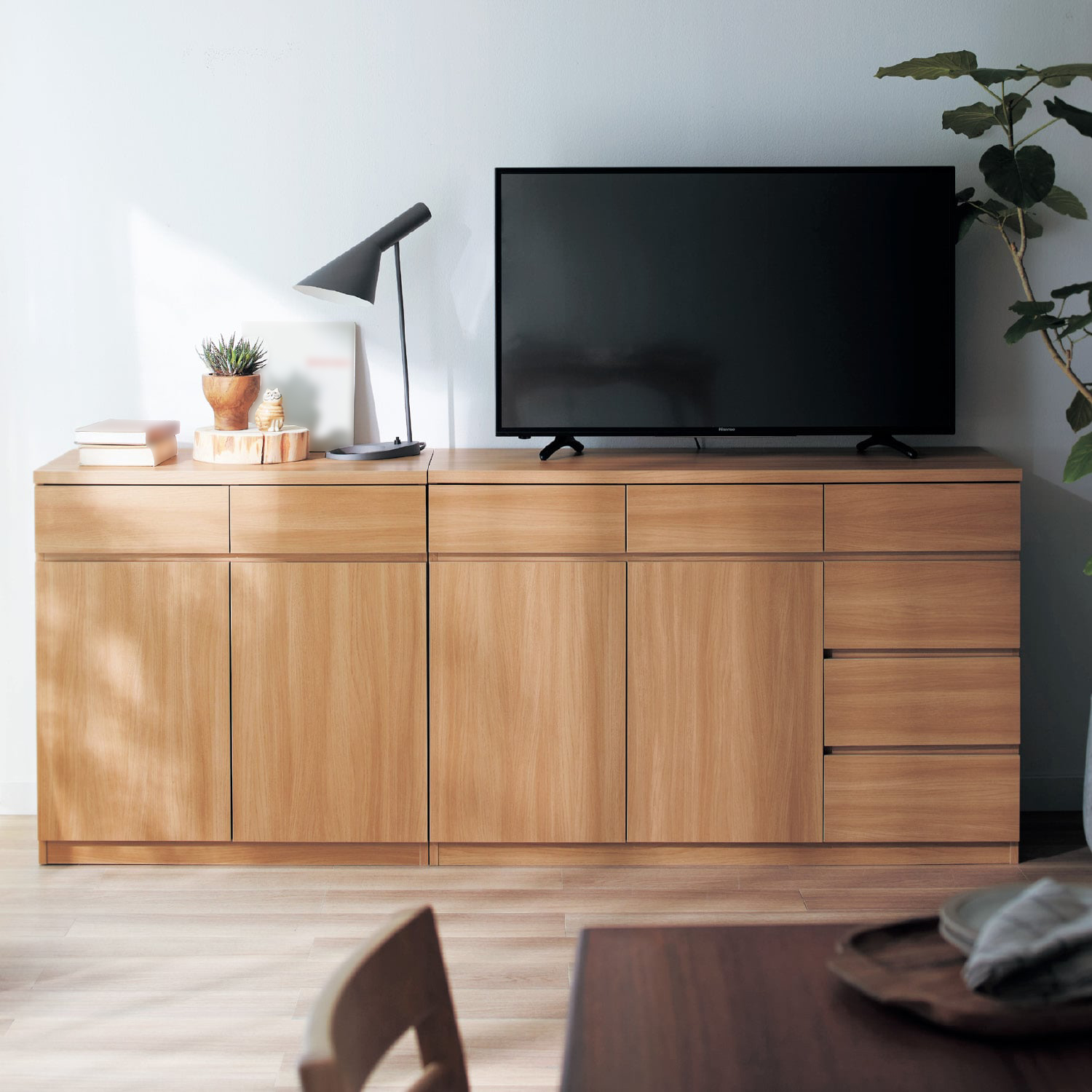 耐震ラッチ付き気遣いキャビネット 【揺れた時に扉が勝手に開きにくい】 耐震ラッチ付き気遣いキャビネット 【揺れた時に扉が勝手に開きにくい】