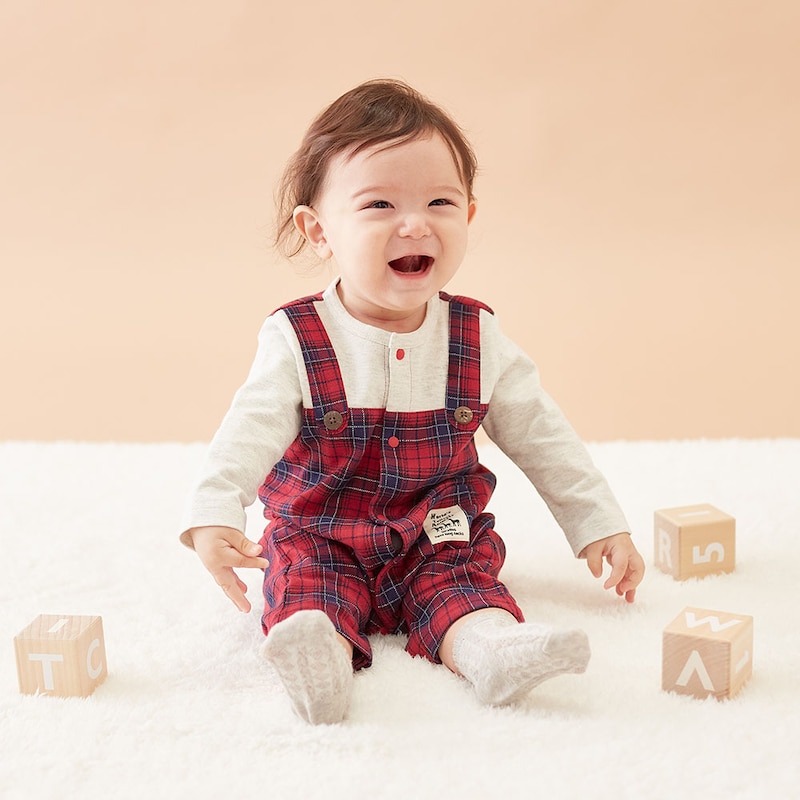 レッド系チェック／モデル身長66㎝・70サイズ着用