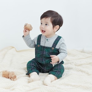 グリーン系チェック／モデル身長70cm・70サイズ着用