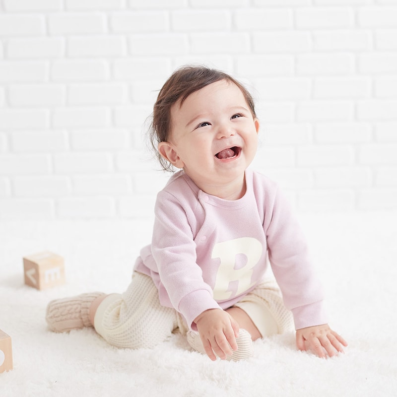 ペールピンク×アイボリー／モデル身長66㎝・70サイズ着用