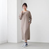 ピンクグレージュ