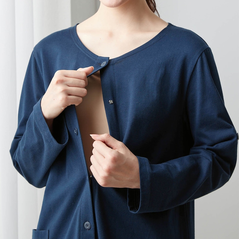 胸元はスナップボタン仕様で授乳ラクラク