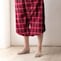 裾のスナップボタンで、パンツ仕様にもなります