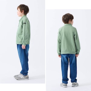 スモーキーグリーン／モデル身長126cm・130サイズ着用