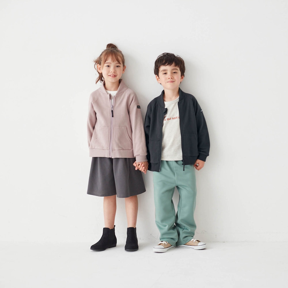左）グレージュ／114cm・110、右）ブラック／111cm・110