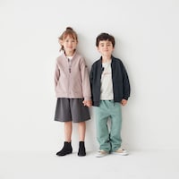 左）グレージュ／114cm・110、右）ブラック／111cm・110