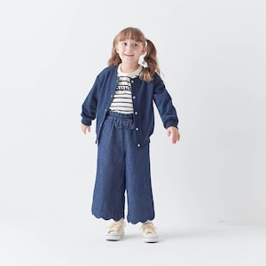 ブルー（デニム）／モデル身長110cm・110サイズ着用