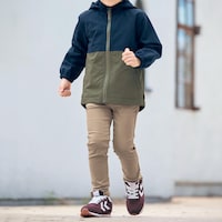 ネイビー×カーキ／モデル身長：110cm、着用サイズ：110