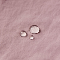 表地はちょっとした雨でもOKの撥水加工