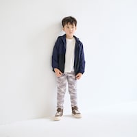 ネイビー×ブラック／モデル身長111cm・110サイズ着用