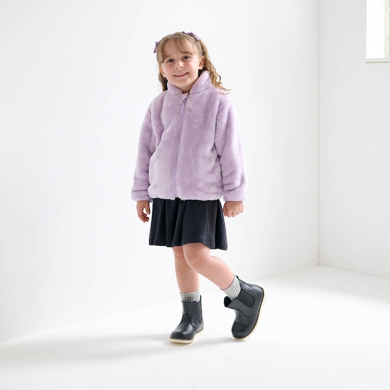 ブラック／モデル身長109cm・110サイズ着用