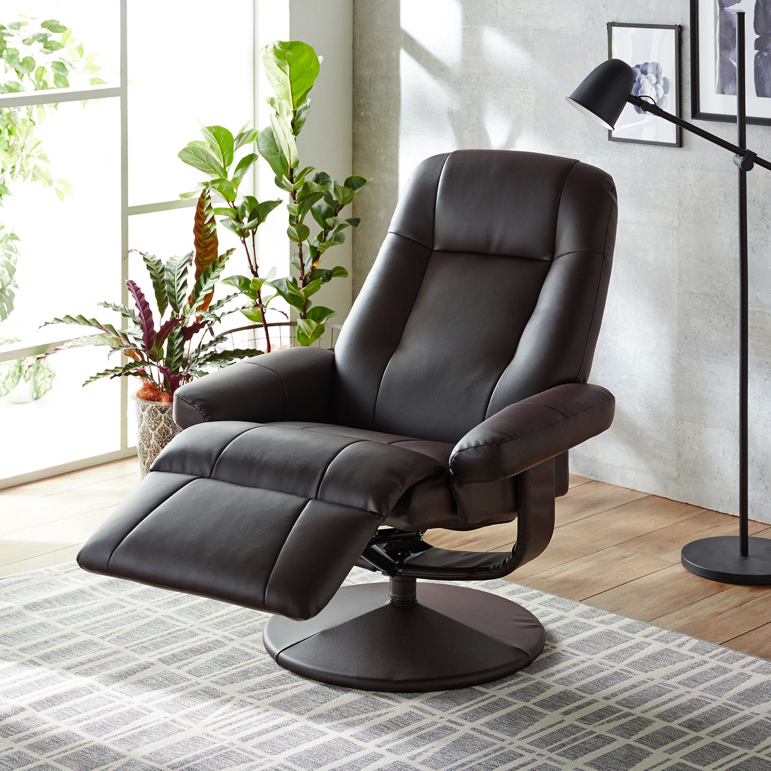 【ベルメゾン】フットレスト一体型のリクライニングパーソナルチェア