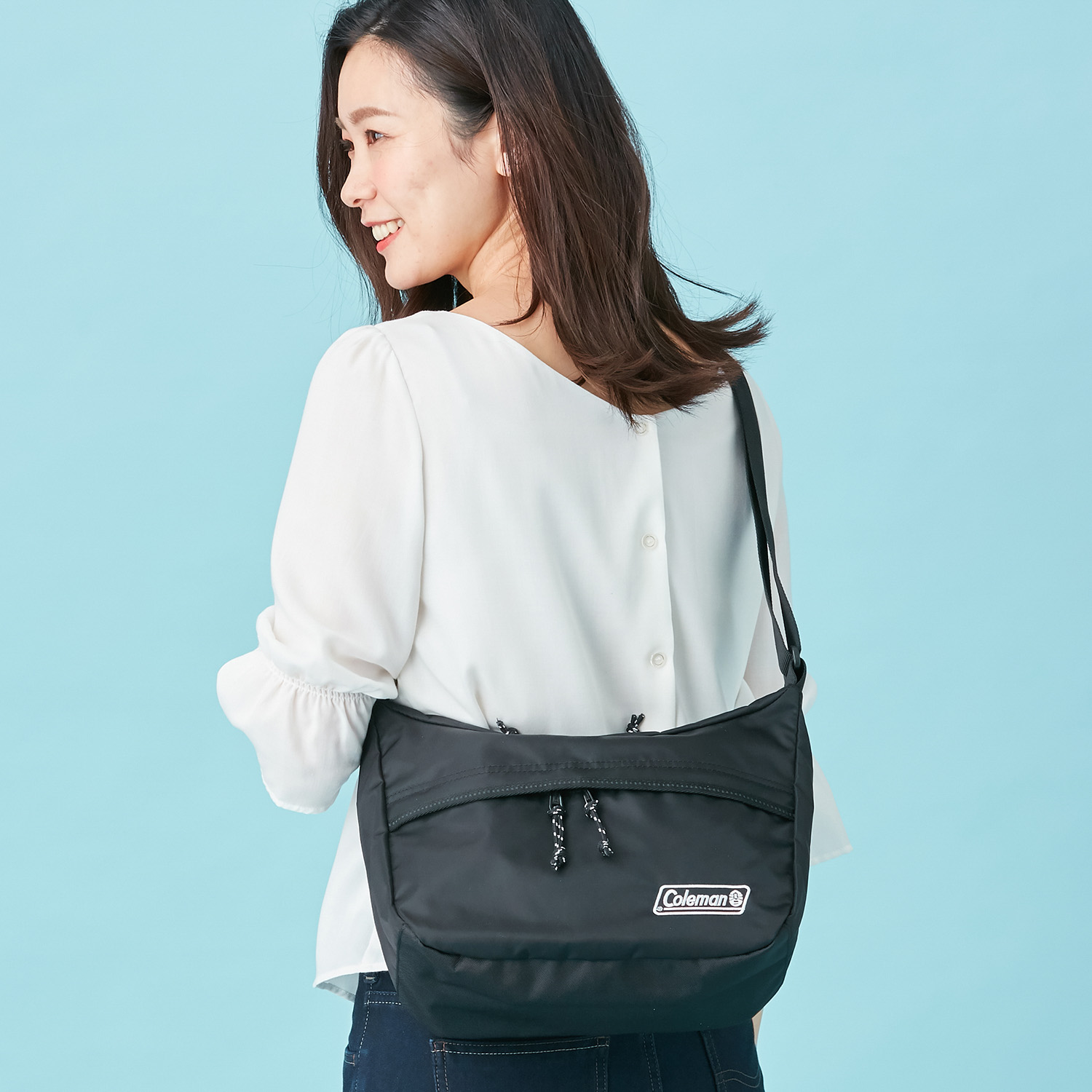 見た目以上の収納力 バナナ型ショルダーバッグ コールマン Coleman 通販のベルメゾンネット 見た目以上の収納力 バナナ型ショルダーバッグ コールマン Coleman 通販のベルメゾンネット