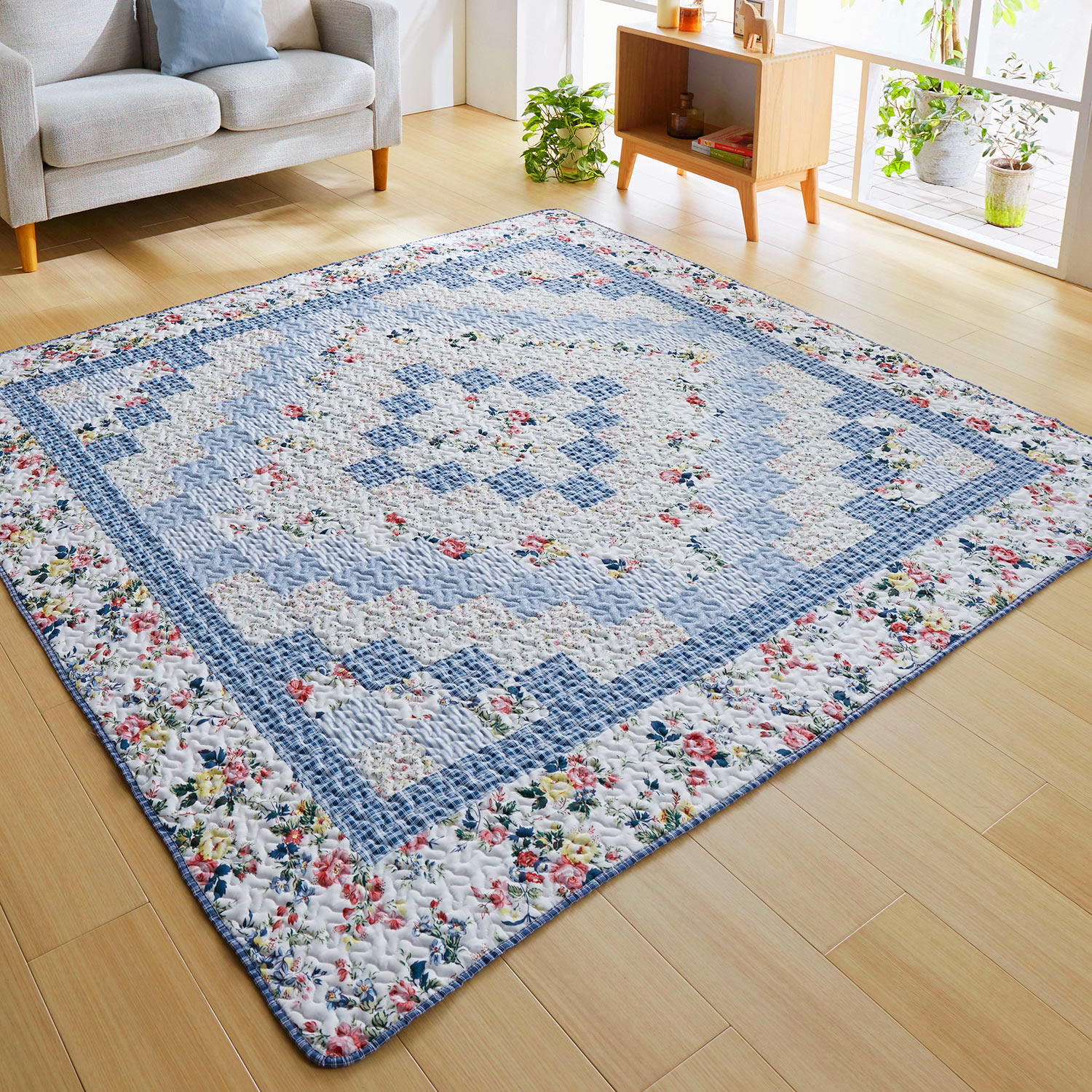 【ベルメゾン】ウォッシュ加工のパッチワーク調キルトマルチカバー・ソファーカバー(フラワーチェック)