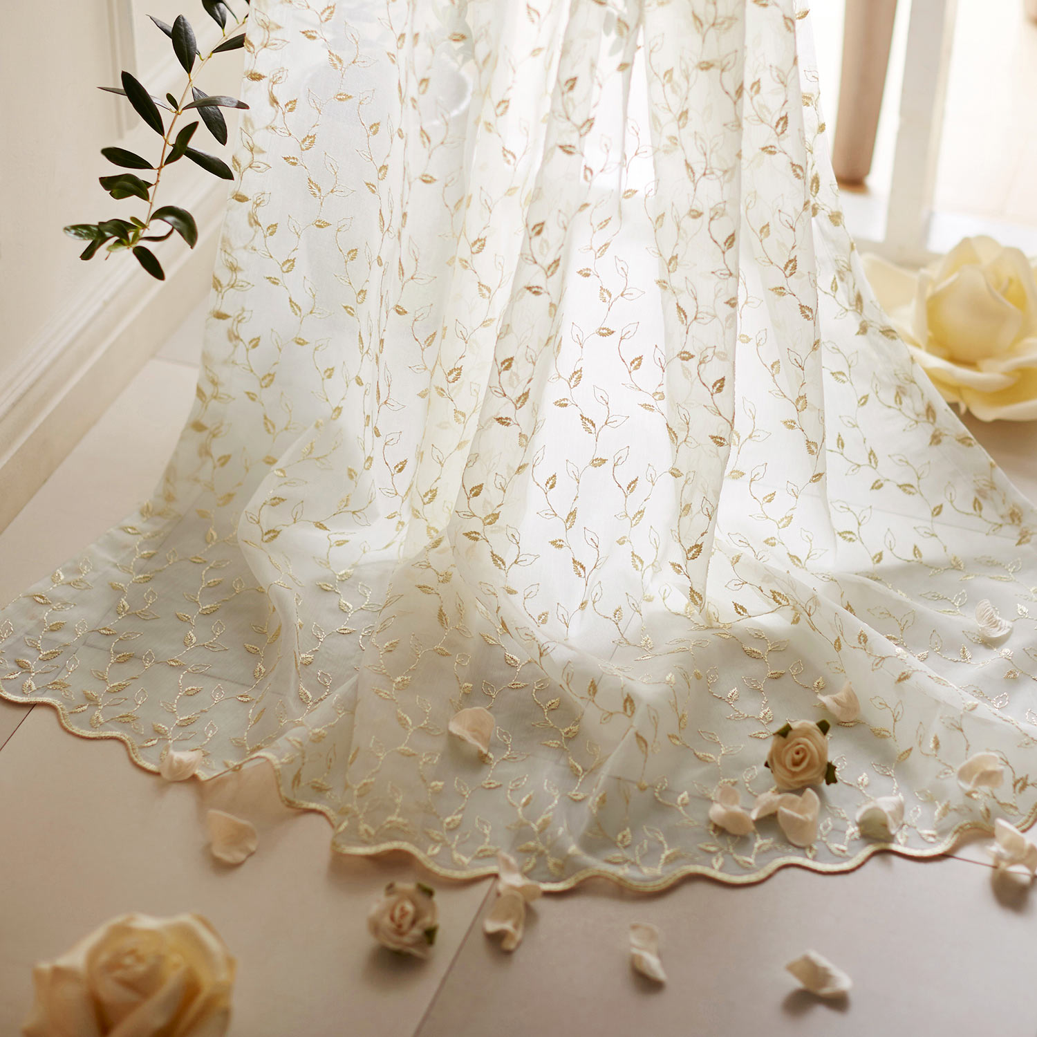 【ベルメゾン】シャンパンゴールド糸のトルコ刺繍のカフェカーテン 【ベルメゾン】シャンパンゴールド糸のトルコ刺繍のカフェカーテン