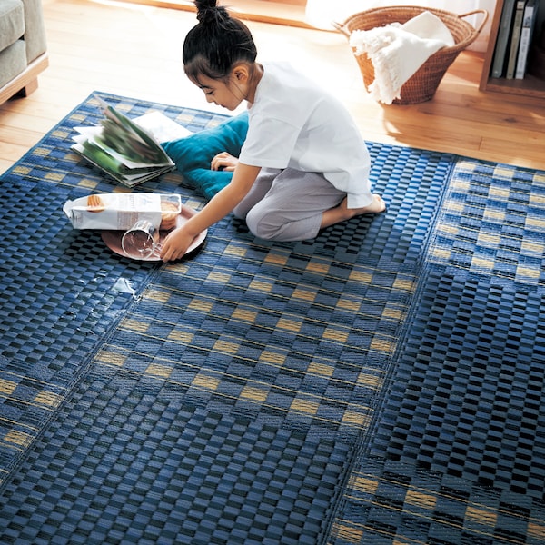 【ベルメゾン】コンパクトに畳めるすべりにくいふっくら撥水ウレタン入りい草ラグ