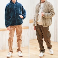 左）ネイビー、右）ベージュ／モデル身長138cm・140サイズ着用