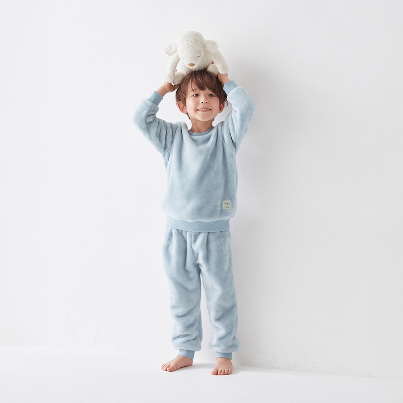 サックスグレー（25年秋冬新色）／モデル身長111cm・110サイズ着用