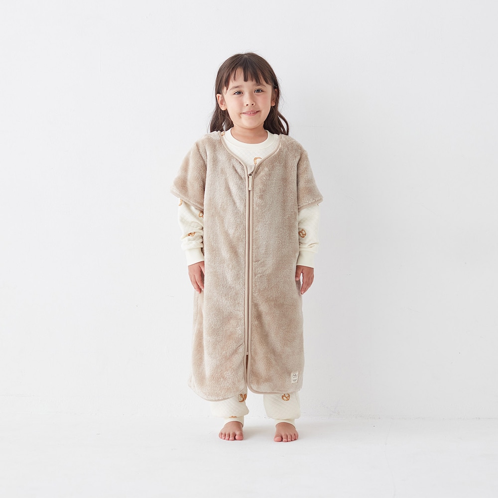 ベージュ／モデル身長104.5cm・100～110サイズ着用