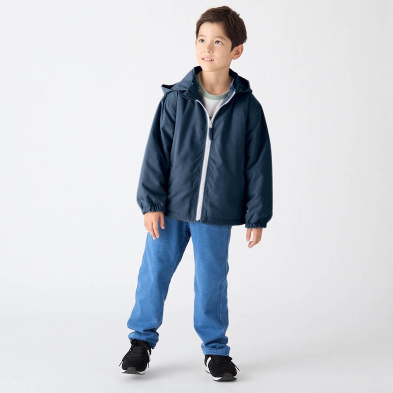 ネイビー／モデル身長125cm・130サイズ着用