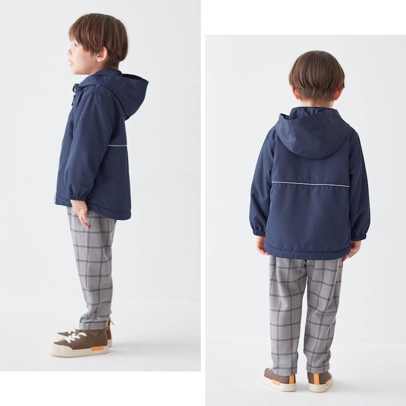 ネイビー／モデル身長111cm・110サイズ着用